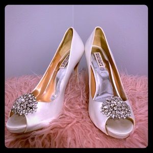 Badgley Mischka white peep-toe pumps